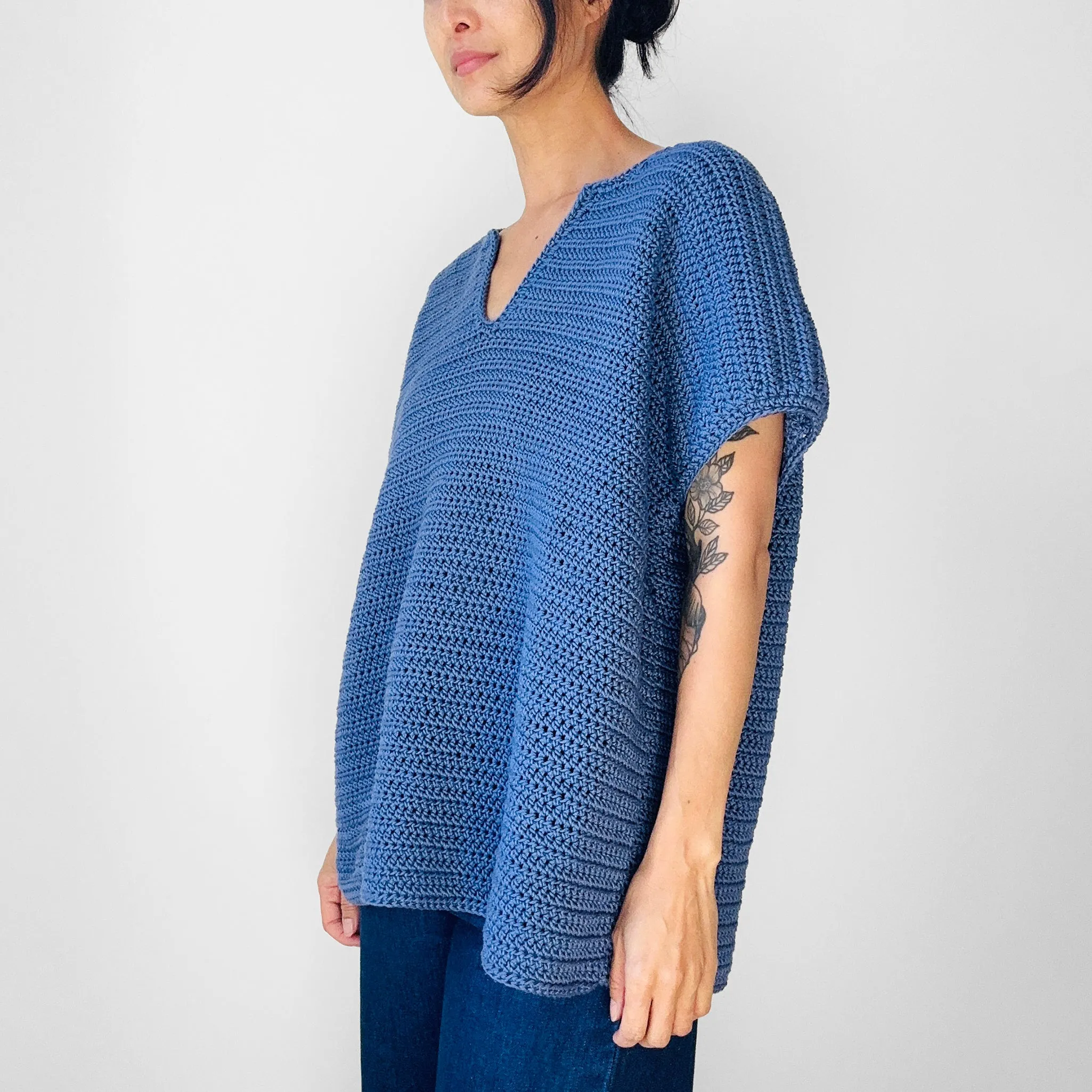1970s Cornflower Blue Hand-Knit Sleeveless Knit Sweater - Sz. O/S